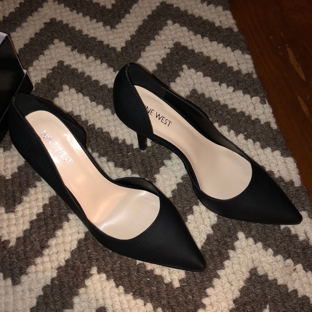 Like new Nine West Women’s 7.5M Black Heels